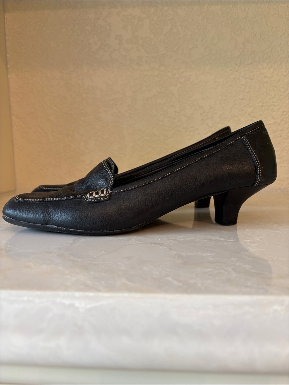 A2 by Aerosoles Classic Black Women's Leather Kitten Heel Loafers 9 - Picture 5 of 10